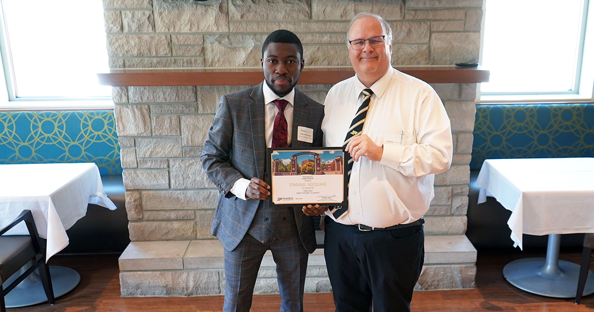 Ishmael Neequaye and Wayne Wright holding a certificate.